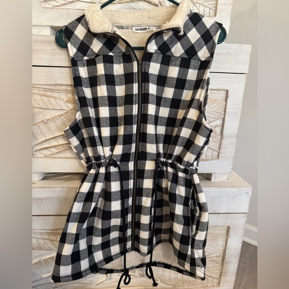 DOUBLJU Women’s fleece lined black and white zip up vest. Size M. EUC. - Picture 7 of 9